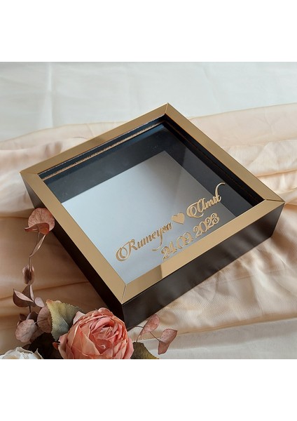 25X25 cm Fotoğraf Bölümlü Isimli Siyah-Gold Yarı Pleksi Kaplamalı Derin Anı Çerçevesi! Gül Kutusu! Ledsiz modelleri