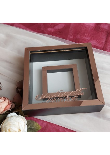 25X25 cm Fotoğraf Bölümlü Isimli Siyah-Rose Yarı Pleksi Kaplamalı Derin Anı Çerçevesi! Gül Kutusu! Ledsiz