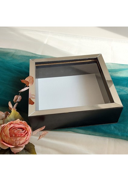 25X25 cm Fotoğraf Bölümlü Siyah-Gümüş Yarı Pleksi Kaplamalı Derin Anı Çerçevesi! Gül Kutusu! Ledsiz Isimsiz fiyatları
