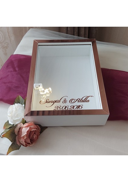 25X35 cm Ledli Isimli Beyaz-Rose Yarı Pleksi Kaplamalı Derin Anı Çerçevesi! Gül Kutusu! fiyatları