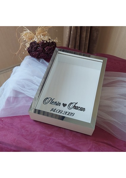 25X35 cm Isimli Beyaz-Füme Yarı Pleksi Kaplamalı Derin Anı Çerçevesi! Gül Kutusu! Ledsiz