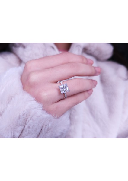 Pırlanta ve Radyan Kesim Beyaz Topaz Tektaş Yüzük 0441R0020 fırsatları