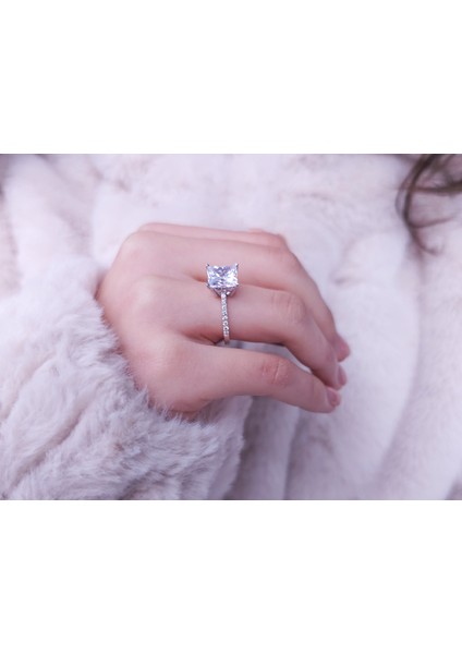 Pırlanta ve Radyan Kesim Beyaz Topaz Tektaş Yüzük 0441R0020 indirimleri