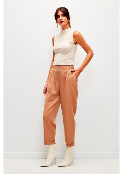 Düz Renk Beli Lastikli Klasik Pantolon-Camel