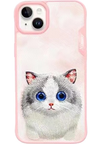 iPhone 15 Big Eyes Serisi Kedi Nakış İşlemeli 3D Detaylı Pembe Telefon Kılıfı