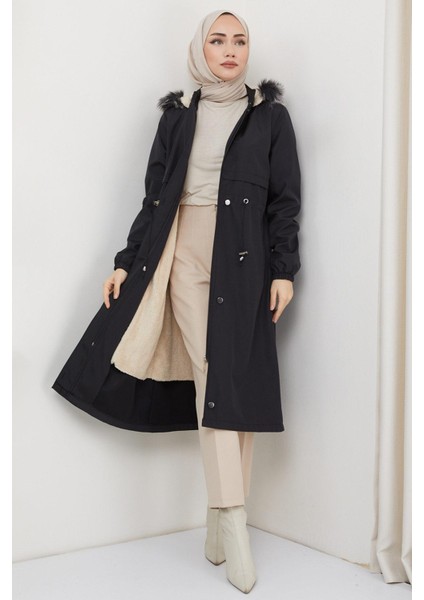 Allerli Siyah İçi Kürklü Bondit Kadın Mont – Fermuarlı, Düğmeli, Beli Ayarlanabilir ve Kapüşonlu