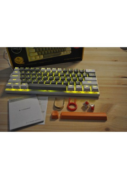Z-11 Kırmızı Swıtch Metal Kasa %60 Mini Mekanik Oyuncu Klavyesi Hot Swap Antighost Kablolu Sarı LED indirimleri