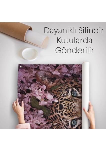 Pembe Çiçekler Arasında Vahşi Leopar Dekoratif Duvar Örtüsü - HALISI-6195