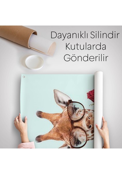 Ağzında Gül Olan Gözlüklü Zürafa Duvar Örtüsü - HALISI-6080