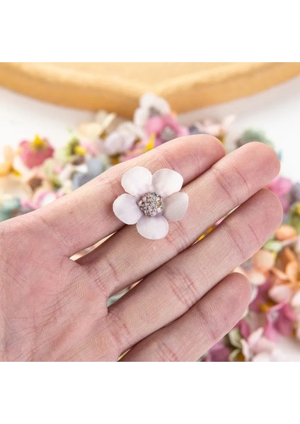 Çok 50 Adet 3 cm Yapay Çiçekler Karalama Defteri Için Diy Şeker Kutusu Düğün Parti Ev Dekorasyon El Yapımı Noel Çelenk Ipek Mini Papatya (Yurt Dışından) fırsatları