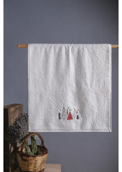 Yılbaşı Çam Ağaçları Nakışlı Hediyelik 50X90 Tekli El Havlusu