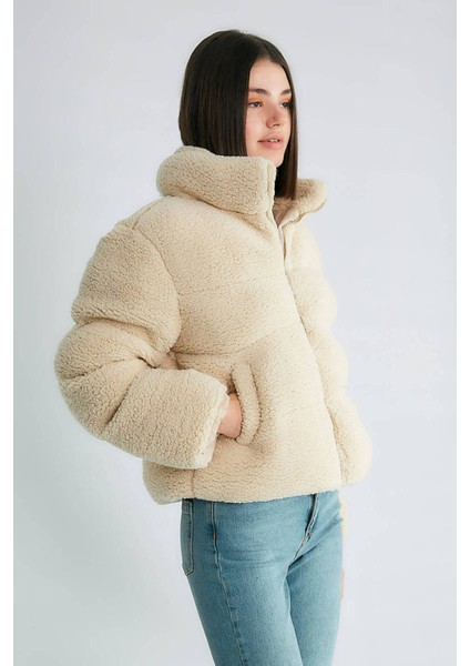 Bej Peluş Mont modelleri