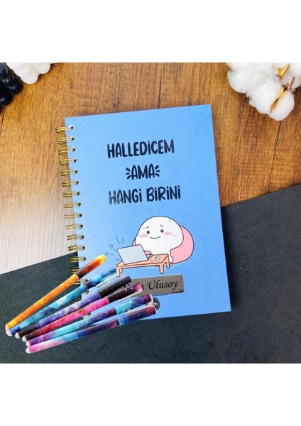 Kişiye Özel Halledicem Ama Hangi Birini Tasarımlı Konuşan Ajanda Renkli Galaksi Tasarımlı Jel Kalem