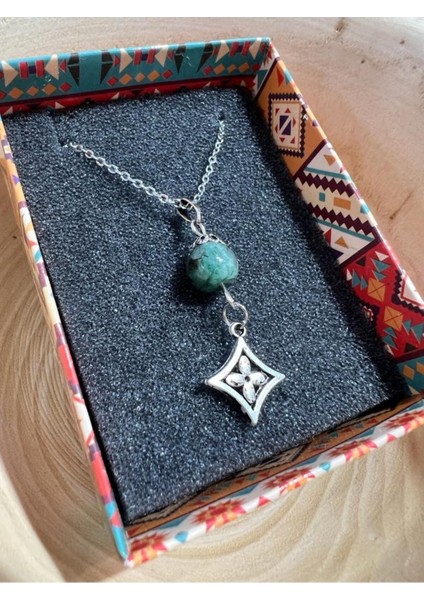 Sertifikalı Orijinal Doğal Taş Zümrüt Taşı Kolye Zincir Dahil Yonca Sallantı Detaylı Koşulsuz Aşk Taşı Zümrüt