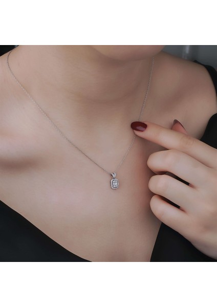 0,23 Karat Baget Pırlanta Kolye fiyatları