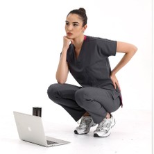 Çizgi Medikal Füme Likralı Üniforma Takımlar Yüksek Kaliteli Likralı Scrubs