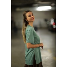 Butik Yırtmaçlı Oversize T-Shirt