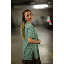 Butik Yırtmaçlı Oversize T-Shirt