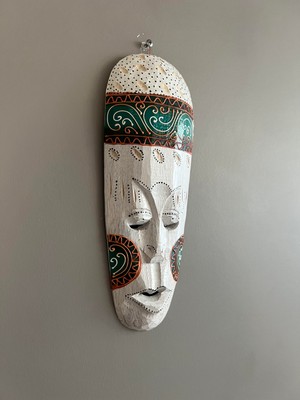 Miamantra Eskitme Beyaz Yeşil Boyalı Ahşap Totem Maske Duvar Dekoru -30 cm