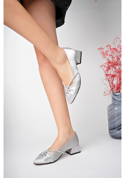 Gümüş Kadın Düğümlü Taşlı Büyük Numara Kısa Klasik Topuklu Ayakkabı - Gümüş - 42 indirimleri