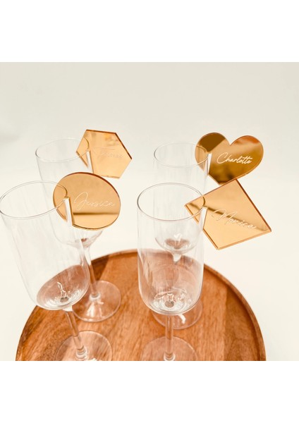 Gümüş 1.6mm 24 Adet Akrilik Kalp Düğün Masa Yerleştirme Isimleri Içecek Charm Parti Iyilik, Boş Cam Işaretleyici Şarap Şampanya Charm Kokteyl Etiketi Etiket (Yurt Dışından) indirimleri