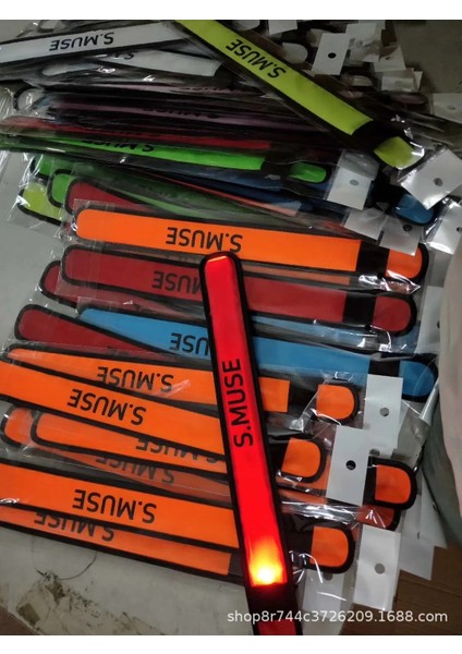 Beyaz L Flaş Kol LED Işıklı Bilezik ile Çocuk Floresan Bilek Gece Koşu Bar Atmosfer Sahne Parlayan Parti Favor (Yurt Dışından) indirimleri