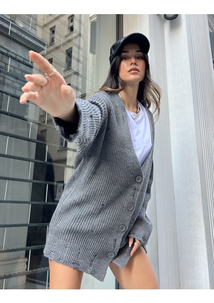 Gri Yırtık Detaylı Hırka 26050 fırsatları