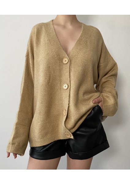 Vizon Yumoş V Yaka Düğmeli Oversize Triko Hırka 24106 modelleri