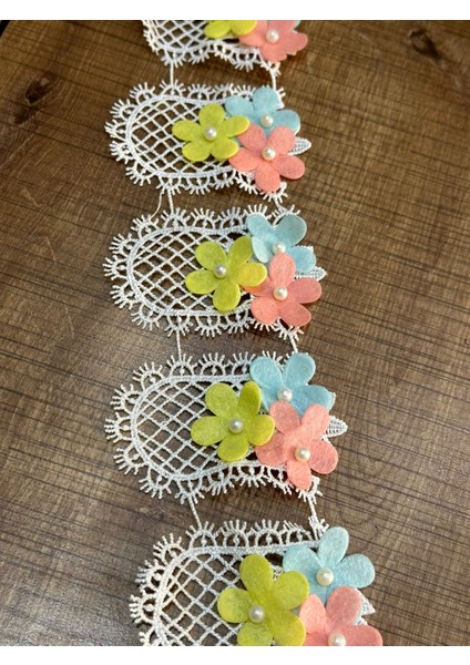 En 8 cm Kesilebilir Çiçekli Boncuklu Şerit Dikiş Aksesuarı 1 Metre