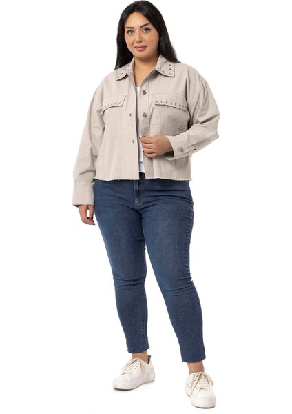 Büyük Beden Kapaklı Cepli Eteği Pis Dikişli Metal Aksesuarlı Taş Rengi Ceket