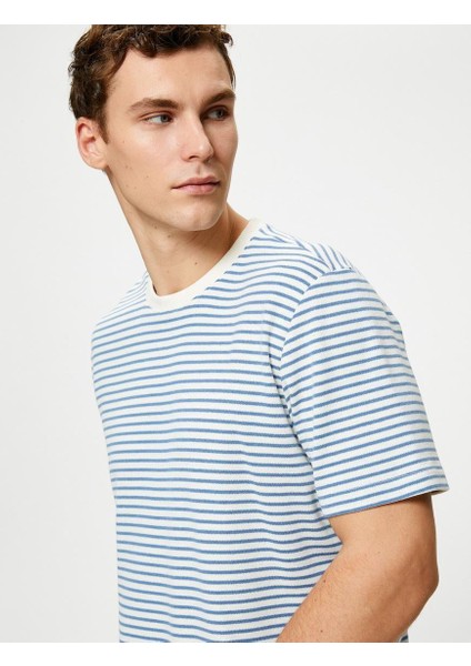 Basic Tişört Bisiklet Yaka Kısa Kollu Dokulu fiyatları