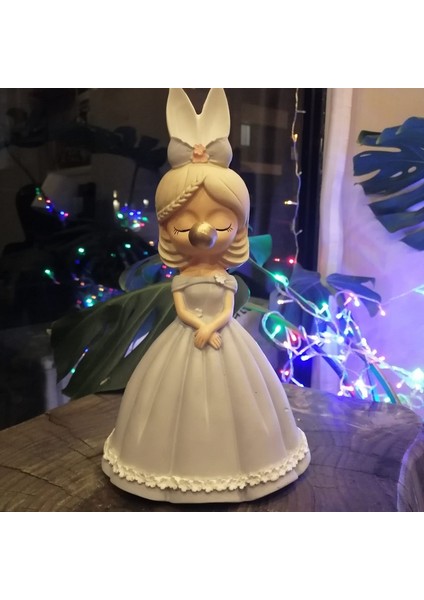 Tavşankıztemalı Dekoratif Polyester Biblo