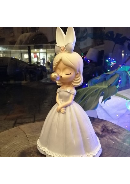 Tavşankıztemalı Dekoratif Polyester Biblo