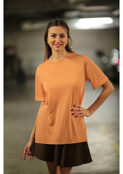 Yırtmaçlı Oversize T-Shirt