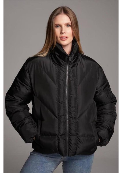 Kadın Siyah Dik Yaka Gizli Cep Oversize Şişme Mont