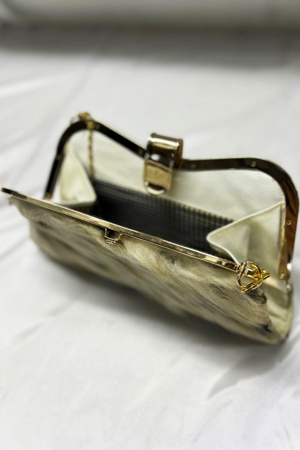 Keyifli Moda Kadın Bej Suni Kürk Zincirli El ve Omuz Clutch Portföy Çanta görsel 4