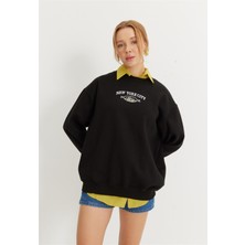 Tubia Kadın Siyah New York City Baskılı Oversize Sweatshirt