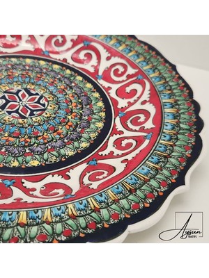 Aysun Hand Art Aysunhandart Kırmızı Fonlu Rumi Desen ve Ipek Desen Iç Içe Modellenmiş El Yapımı Seramik Tabak