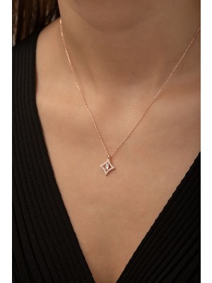 Sunshine 925 Ayar Rose Kaplamalı Beyaz Taşlı Minimal Karo Gümüş Kolye