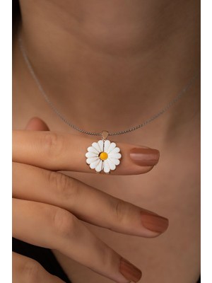 Sunshine 925 Ayar Rose Kaplamalı Beyaz Mineli Papatya ''seviyor'' Yazılı Gümüş Kolye