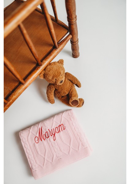 Bebek Battaniyesi Kişiye Özel Isimli Nakışlı Desenli Pembe Triko Örgülü Bebek Hediyesi fiyatları