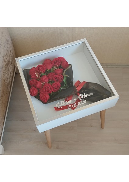 Isimli Beyaz-Gümüş Derin Yan Sehpa! Çiçek ve Gül Dizaynı Için Anı Sehpası!