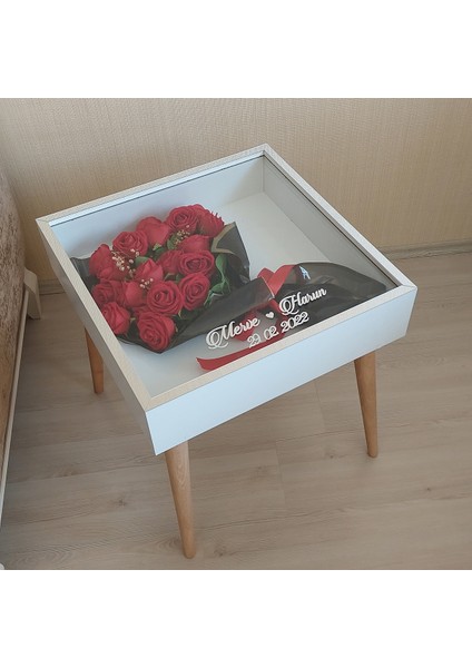 Isimli Beyaz-Gümüş Derin Yan Sehpa! Çiçek ve Gül Dizaynı Için Anı Sehpası!