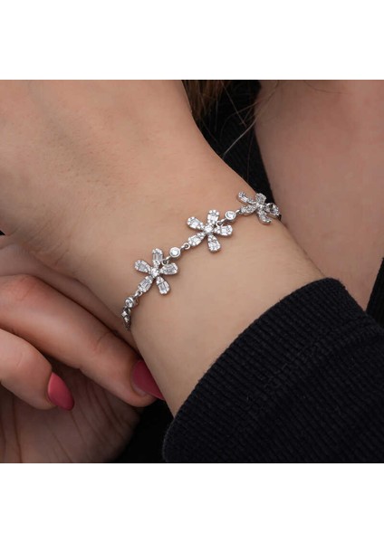 Gümüş Baget Çiçek Desenli Kadın Bileklik fırsatları