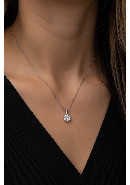 925 Ayar Swarovski Taşlı Papatya Çiçek Rodyum Kaplamalı Gümüş Kolye