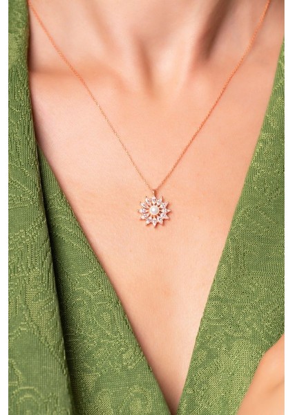 925 Ayar Rose Kaplamalı Beyaz Taşlı Incili Çiçek Gümüş Kolye