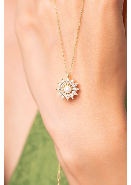 925 Ayar Rose Kaplamalı Beyaz Taşlı Incili Çiçek Gümüş Kolye indirimleri