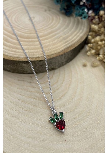 925 Ayar Rodyum Kaplamalı Kırmızı ve Yeşil Taşlı Minimal Çilek - Meyve Gümüş Kolye