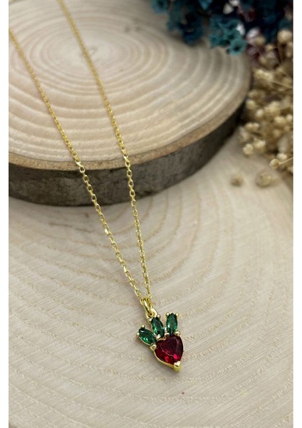 925 Ayar Rodyum Kaplamalı Kırmızı ve Yeşil Taşlı Minimal Çilek - Meyve Gümüş Kolye fiyatları
