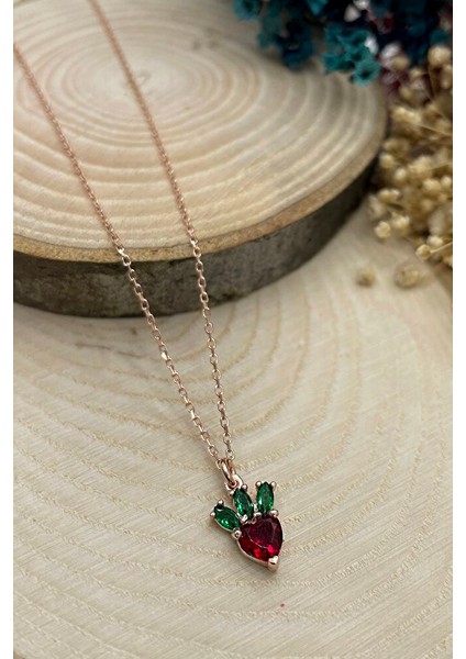 925 Ayar Rodyum Kaplamalı Kırmızı ve Yeşil Taşlı Minimal Çilek - Meyve Gümüş Kolye modelleri